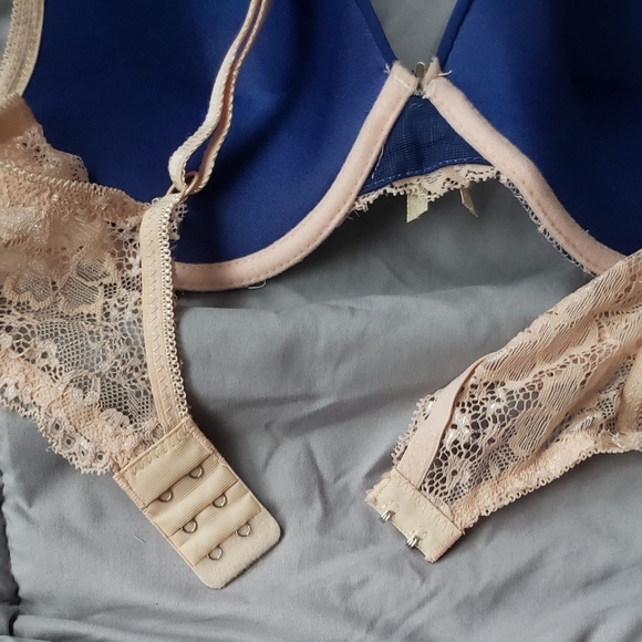 Victoria's Secret Bra - Picture 3 of 4